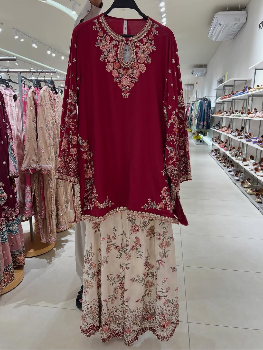 Aura 👗 - Image 5