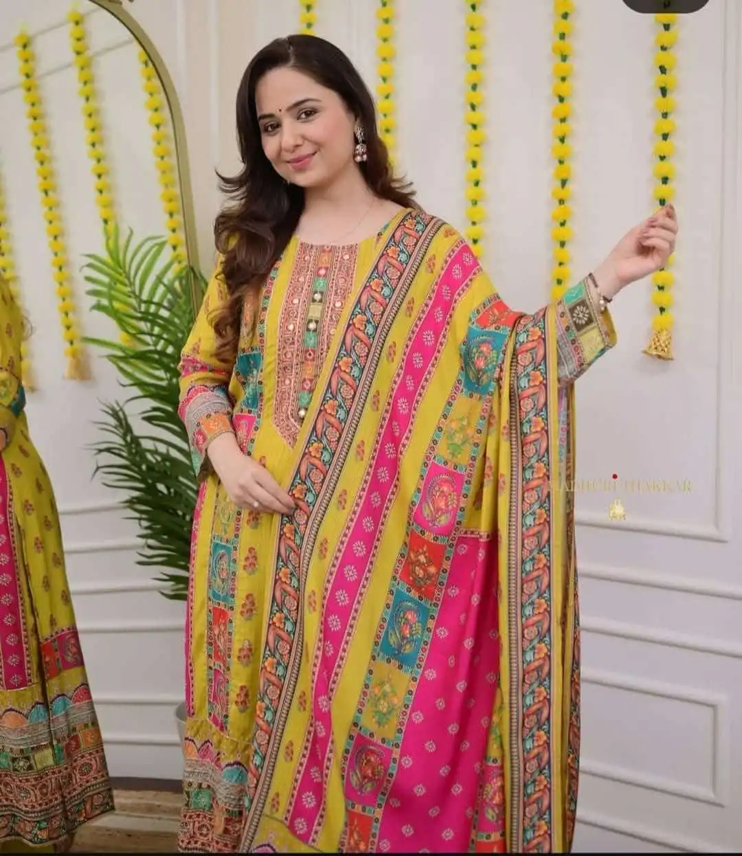Royal look- yellow three piece - Image 2