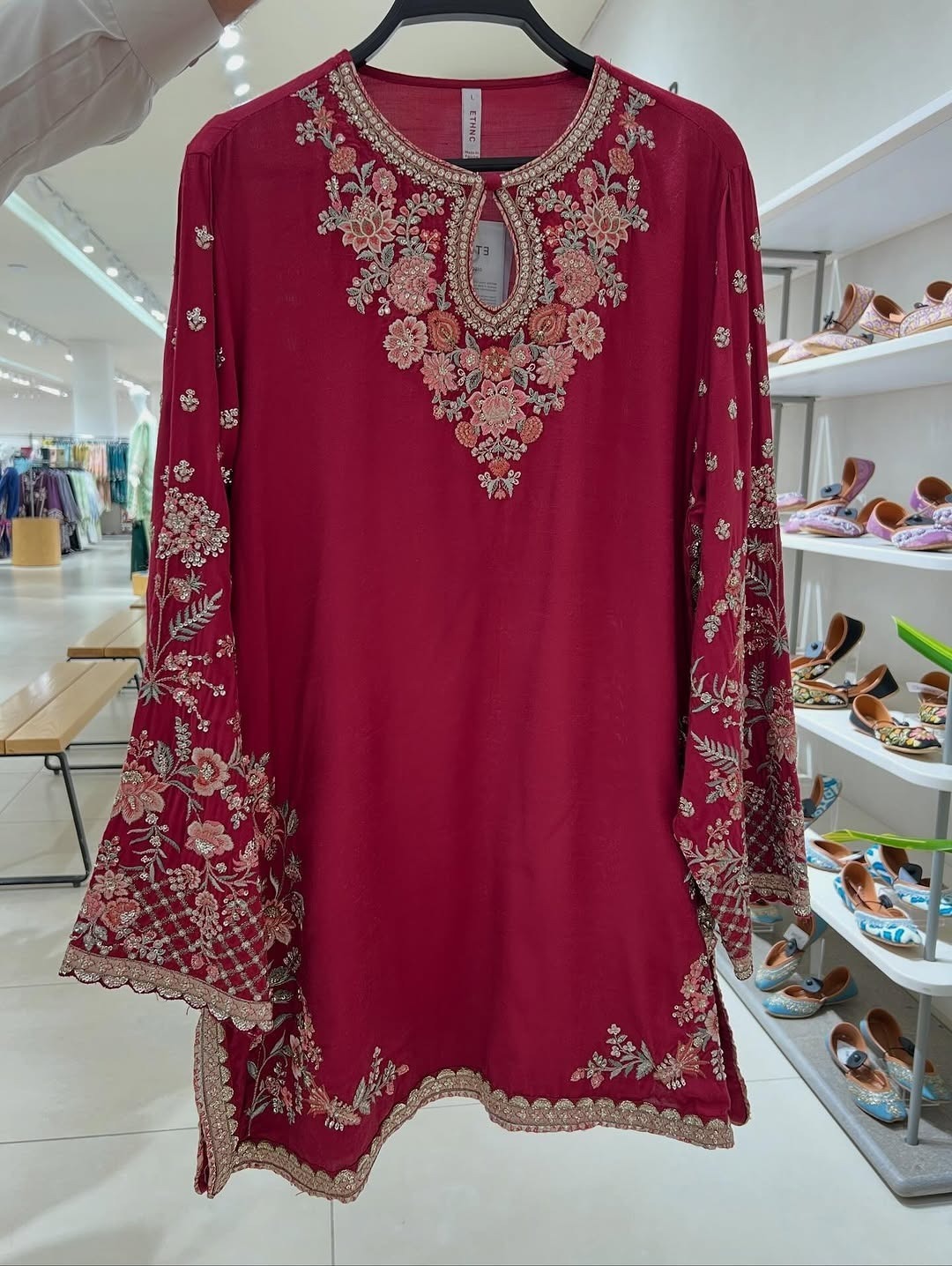 Aura 👗 - Image 2